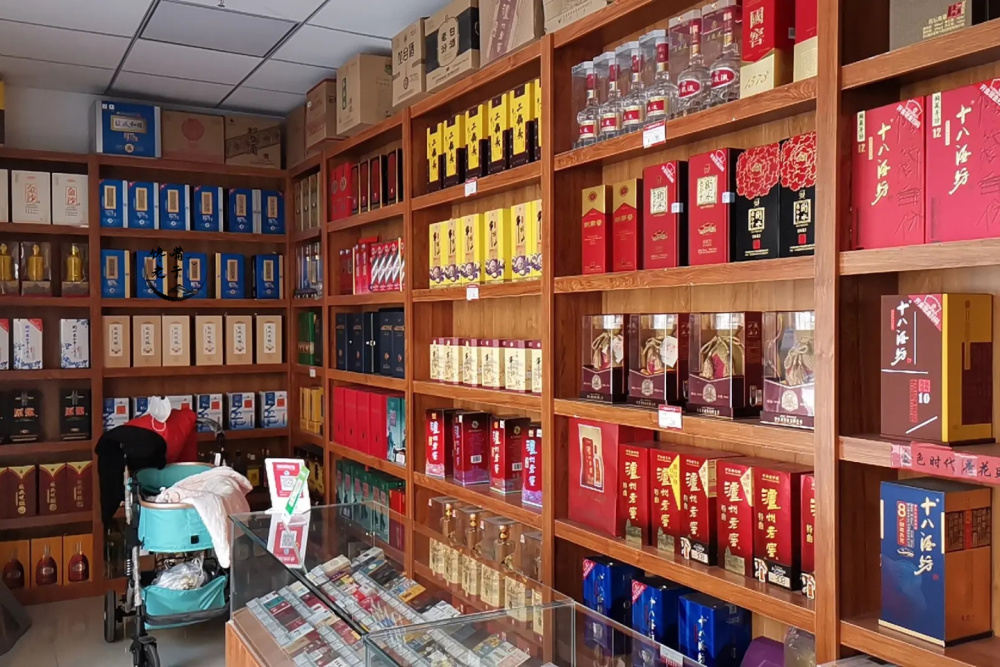 你發(fā)現(xiàn)沒?實(shí)體店紛紛倒閉,煙酒店卻能日入斗金,老板:全靠4點(diǎn)